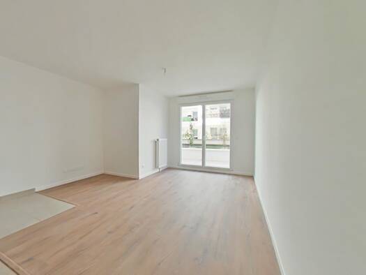 Appartement à louer 970 € 2 pièces 1 chambre 47 m² 3ème étage Plessis la Forêt Savigny-le-Temple 77176