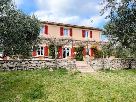 Villa à vendre 1 185 000 € 6 pièces 4 chambres 250 m² 4 000 m² de terrain Centre Fuveau 13710