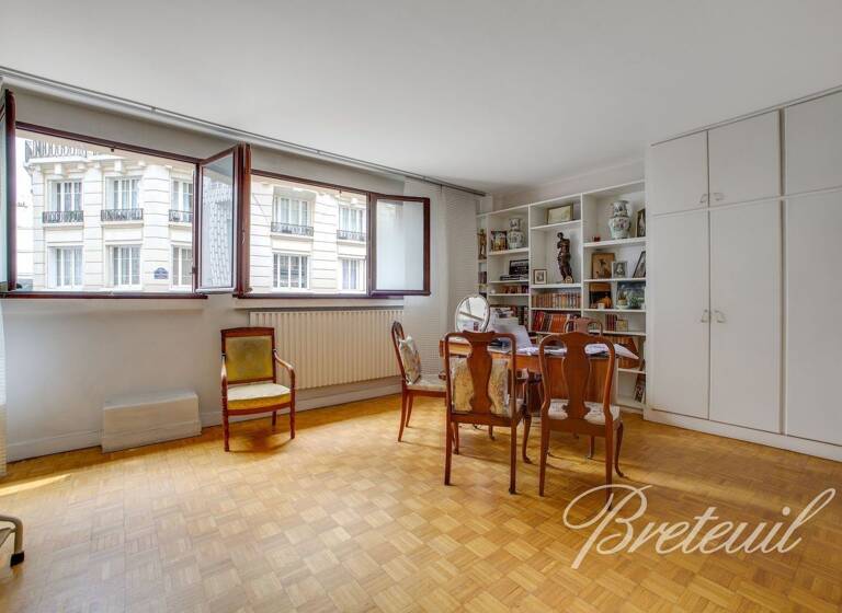 Appartement à vendre 728 000 € 2 pièces 1<br/>chambre 61,8 m²<br/>superficie RDC/7<br/>étage Auteuil Nord Paris 16ème 75016