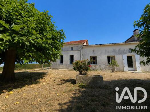 Maison à vendre 180 000 € 4 pièces 3 chambres 108,2 m² 3 997 m² de terrain Fontaines-d'Ozillac 17500