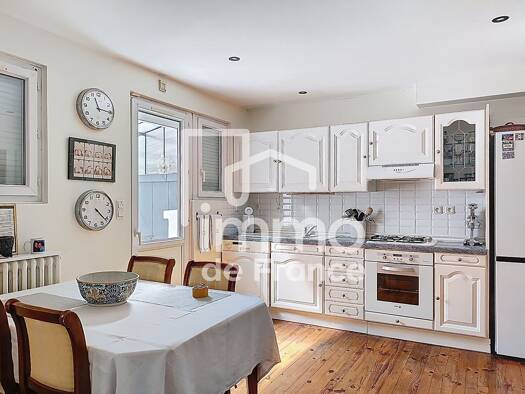 Appartement à louer 1 220 € 4 pièces 3 chambres 162 m² RDC/2 Nierme et Geilles Oyonnax 01100