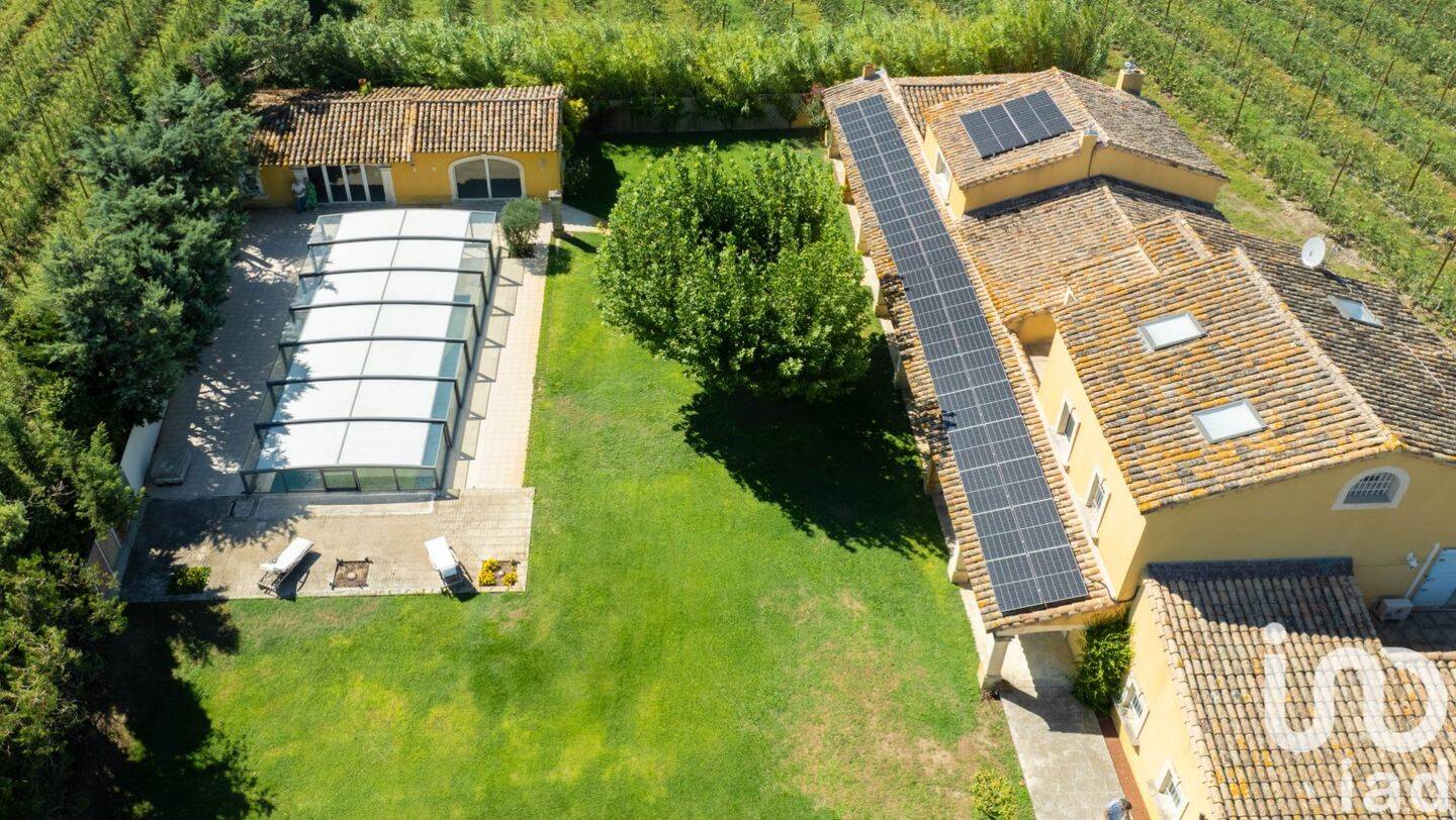 Maison à vendre, 385m², ENTRAIGUES SUR LA SORGUE