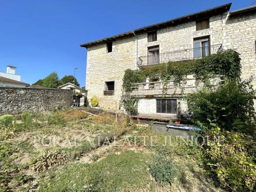 Maison à vendre 240 000 € 8 pièces 5 chambres 265 m² 533 m² de terrain Poncin 01450