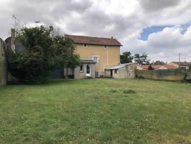 Maison à vendre 102 500 € 4 pièces 2 chambres 98 m² 772 m² de terrain St Jean de Sauves 86330