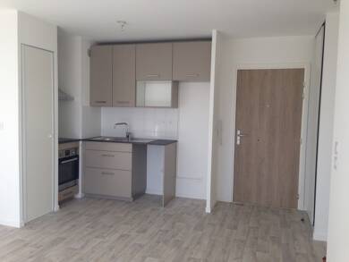 Appartement à louer 613 € 2 pièces 1 chambre 40 m² Étage 3/4 Orleans 45100