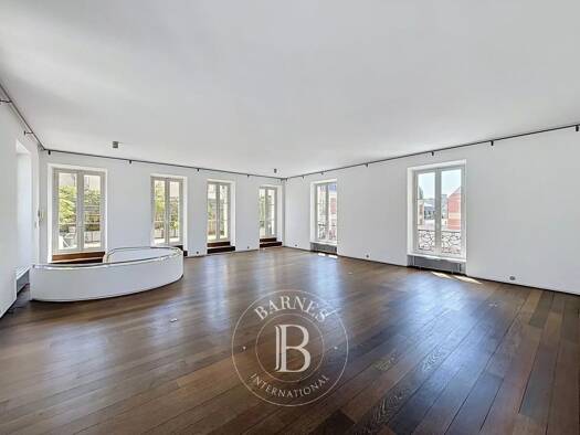 Appartement à louer 11 500 € 5 pièces 3 chambres 216,63 m² 2 étages Archives Paris 3ème arrondissement 75003