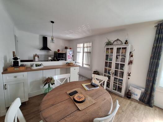 Appartement en viager occupé Bouquet 67 863 € 3 pièces 2 chambres 61 m² 4 étages Les Bressons Salon-de-Provence 13300