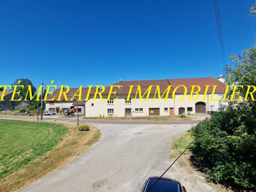 Ferme à vendre 110 000 € 8 pièces 4 chambres 174,2 m² 1 000 m² de terrain Mont-sur-Monnet 39300