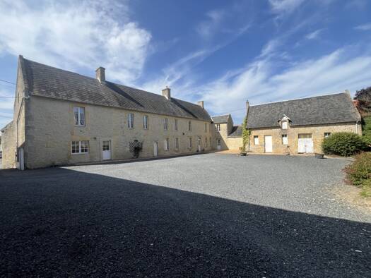Ferme à vendre 355 000 € 8 pièces 6 chambres 250 m² Longues-sur-Mer 14400