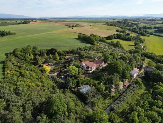 Maison à vendre 698 000 € 7 pièces 6 chambres 250,4 m² 7 851 m² de terrain Valensole 04210