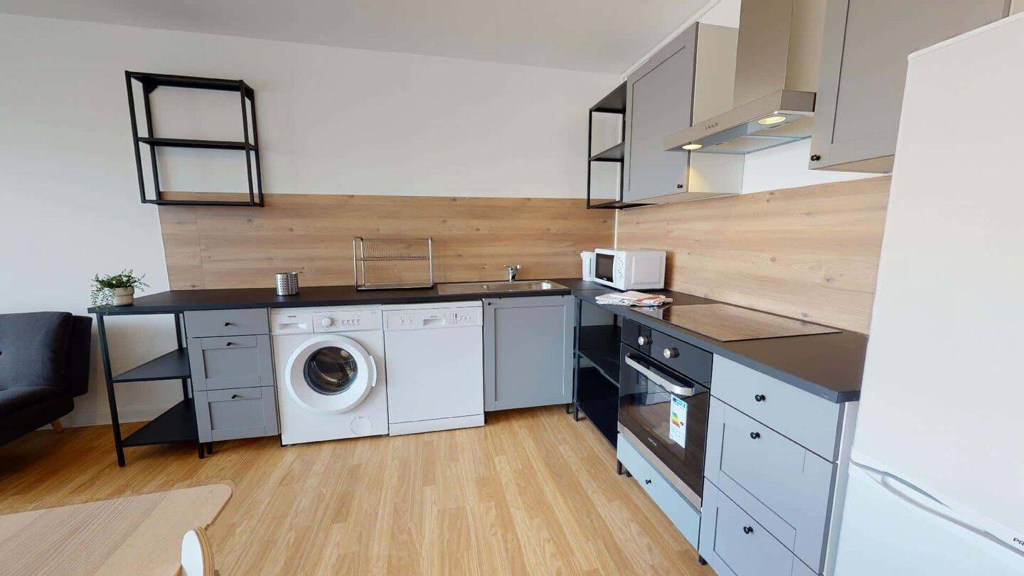 Room in Place Wilson, Villeurbanne for 82 m² with 4 bedrooms - C — 9