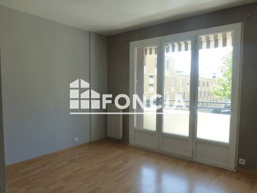 Appartement à louer 625 € 2 pièces 1 chambre 49,6 m² RDC Nord Vizille 38220