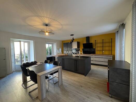 Maison à louer 880 € 5 pièces 3 chambres 190 m² 415 m² de terrain Noirétable 42440