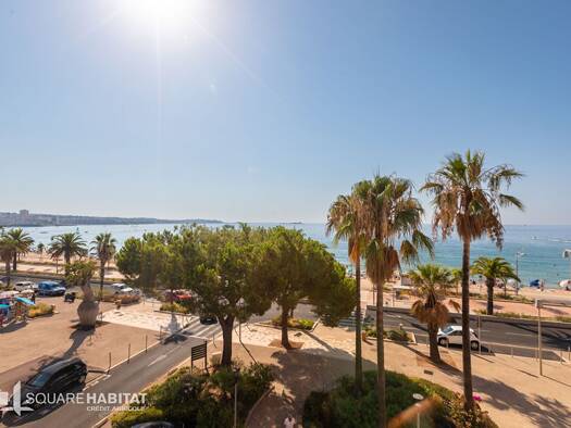 Appartement à vendre 235 000 € 1 pièce 27 m² Étage 3/6 Fréjus Plage Fréjus 83600