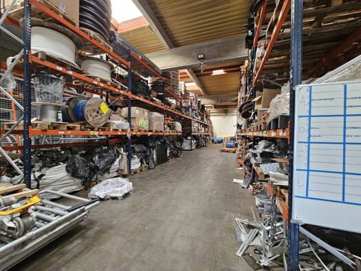 Entrepôt à vendre 330 000 € 225 m² d'espace de stockage Zone d'Activité Nord Ouest Évry-Courcouronnes 91080