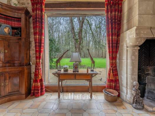 Maison à vendre 998 000 € 10 pièces 5 chambres 400 m² 16 480 m² de terrain Bourg Fondettes 37230