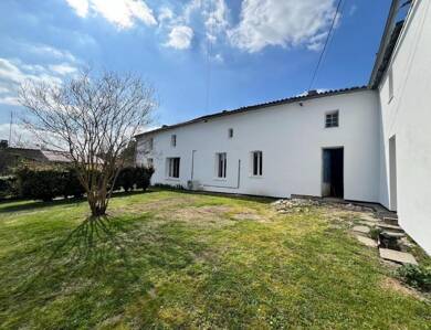 Maison de plain-pied à vendre 261 500 € 3 pièces 2 chambres 124 m² 1 402 m² de terrain Cozes 17120
