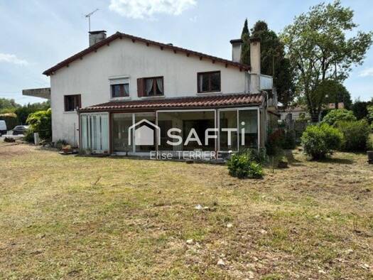 Maison à vendre 139 100 € 6 pièces 4 chambres 197 m² 7 350 m² de terrain Aigre 16140