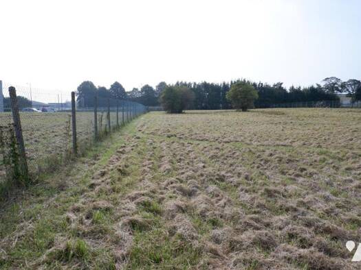 Terrain constructible viabilisé à vendre 136 500 € 4 045 m² de terrain Abbeville 80100