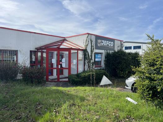 Local commercial à louer 2 800 € 181 m² de surface de vente Voiron 38500