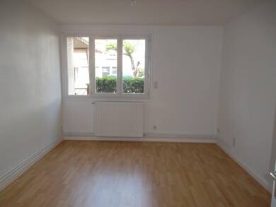 Appartement à louer 475 € 3 pièces 2 chambres 54 m² RDC Paris Roanne 42300