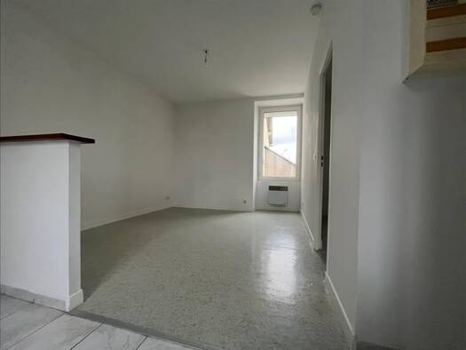 Appartement à louer 515 € 2 pièces 1 chambre 30 m² Étage 1/2 Indre 44610
