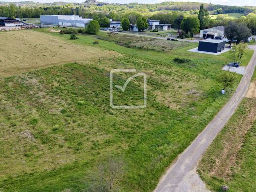 Terrain constructible viabilisé à vendre 119 990 € 7 135 m² de terrain Payrignac 46300