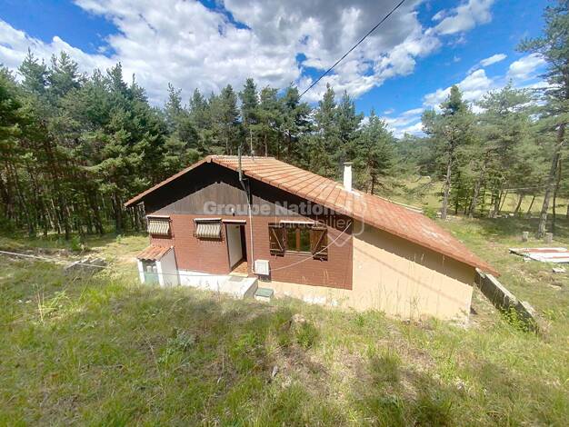 Maison de plain-pied à vendre 210 000 € 3 pièces 2 chambres 45 m² 5 000 m² de terrain La Martre 83840