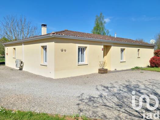 Maison de plain-pied à vendre 225 000 € 4 pièces 3 chambres 139 m² 3 481 m² de terrain Voulême 86400