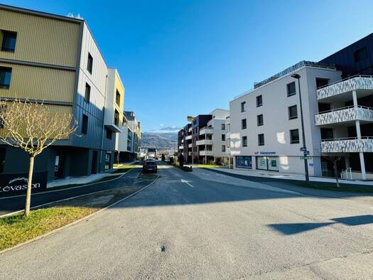 Local commercial à louer 721 € 50 m² de surface de vente Crolles 38920