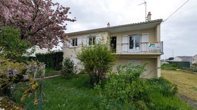 Maison à vendre 162 750 € 5 pièces 3 chambres 90 m² 1 045 m² de terrain Magne 79460