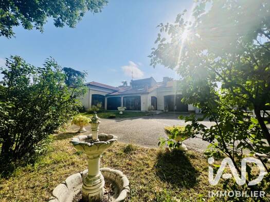 Maison à vendre 565 000 € 9 pièces 5 chambres 228 m² 2 253 m² de terrain Nouveaux Quartiers Pibrac 31820