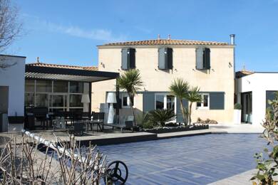 Villa à vendre 990 000 € 9 pièces 4 chambres 230 m² Caux 34720