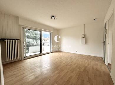 Appartement à vendre 140 000 € 4 pièces 3 chambres 65 m² Dernier étage, Étage 3/3 Cluses 74300