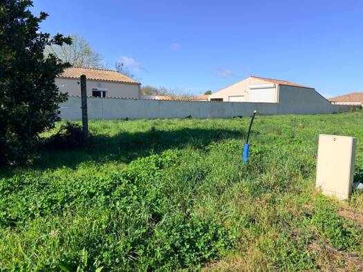 Terrain à vendre 128 000 € 445 m² de terrain Saint-Laurent-de-la-Prée 17450