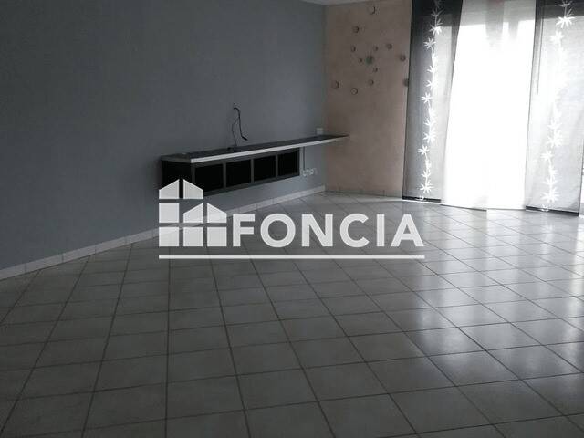 Maison à louer, 81m², DOUZY