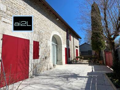 Maison à vendre 690 000 € 10 pièces 5 chambres 418 m² 1 037 m² de terrain Clairvaux-les-Lacs 39130