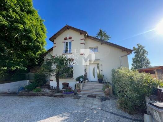 Maison à vendre 240 000 € 5 pièces 3 chambres 139 m² 1 144 m² de terrain Centre-Faubourgs Sud Chaumont 52000