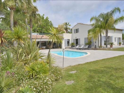 Maison de plain-pied à vendre 1 690 000 € 4 pièces 4 chambres 160 m² 2 075 m² de terrain Ecarts Sud Valbonne 06560