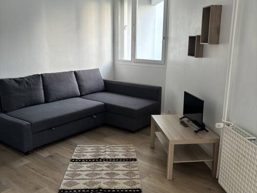 Appartement à louer - logement étudiant 480 € 1 pièce 33 m² 3ème étage disponible dès maintenant Chalon-sur-Saône 71100