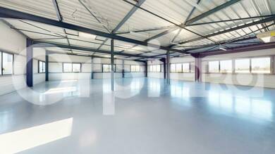 Espace bureau à louer 1 600 € 391,5 m² de bureaux Guéreins 01090