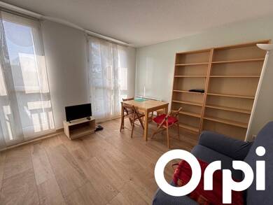 Appartement à louer 950 € 2 pièces 1 chambre 35,9 m² Dernier étage, Étage 3/3 Le Manet-Nord Montigny-le-Bretonneux 78180