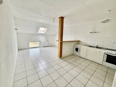 Appartement à louer 470 € 1 pièce 40 m² Dernier étage, Étage 3/3 Cremieu 38460
