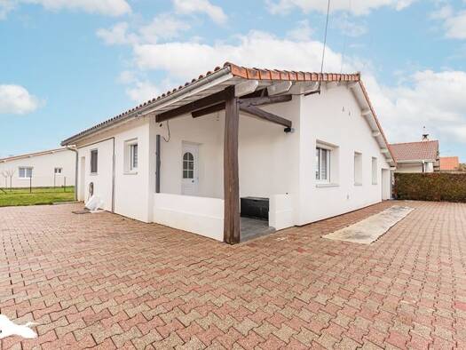 Maison de plain-pied à vendre 187 424 € 4 pièces 1 chambre 77 m² 77 m² de terrain Séméac 65600