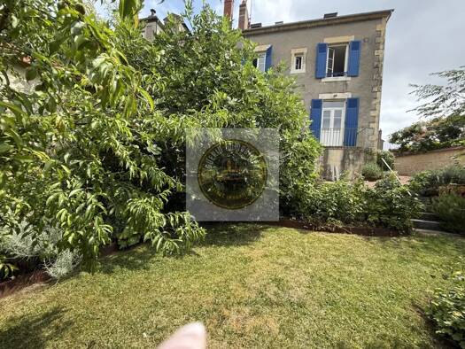 Maison de ville à vendre 296 000 € 10 pièces 5 chambres 189 m² Saint Genest-La Butte Nevers 58000