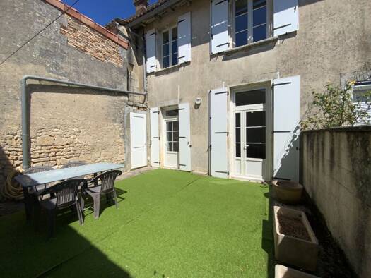 Immeuble à vendre 231 000 € 92,7 m² Jonzac 17500