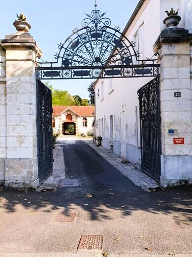Immeuble à vendre 800 000 € 520 m² Jonzac 17498