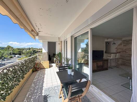 Appartement à vendre 298 000 € 2 pièces 1 chambre 49,1 m² 3ème étage Chemin de Vallauris / Lauvert Sud Antibes 06160