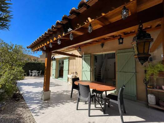 Villa à vendre 303 000 € 4 pièces 3 chambres 64,09 m² Mouriès 13890