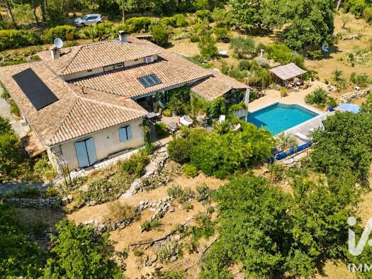 Maison à vendre 995 000 € 8 pièces 3 chambres 270 m² 5 840 m² de terrain Tourrettes 83440